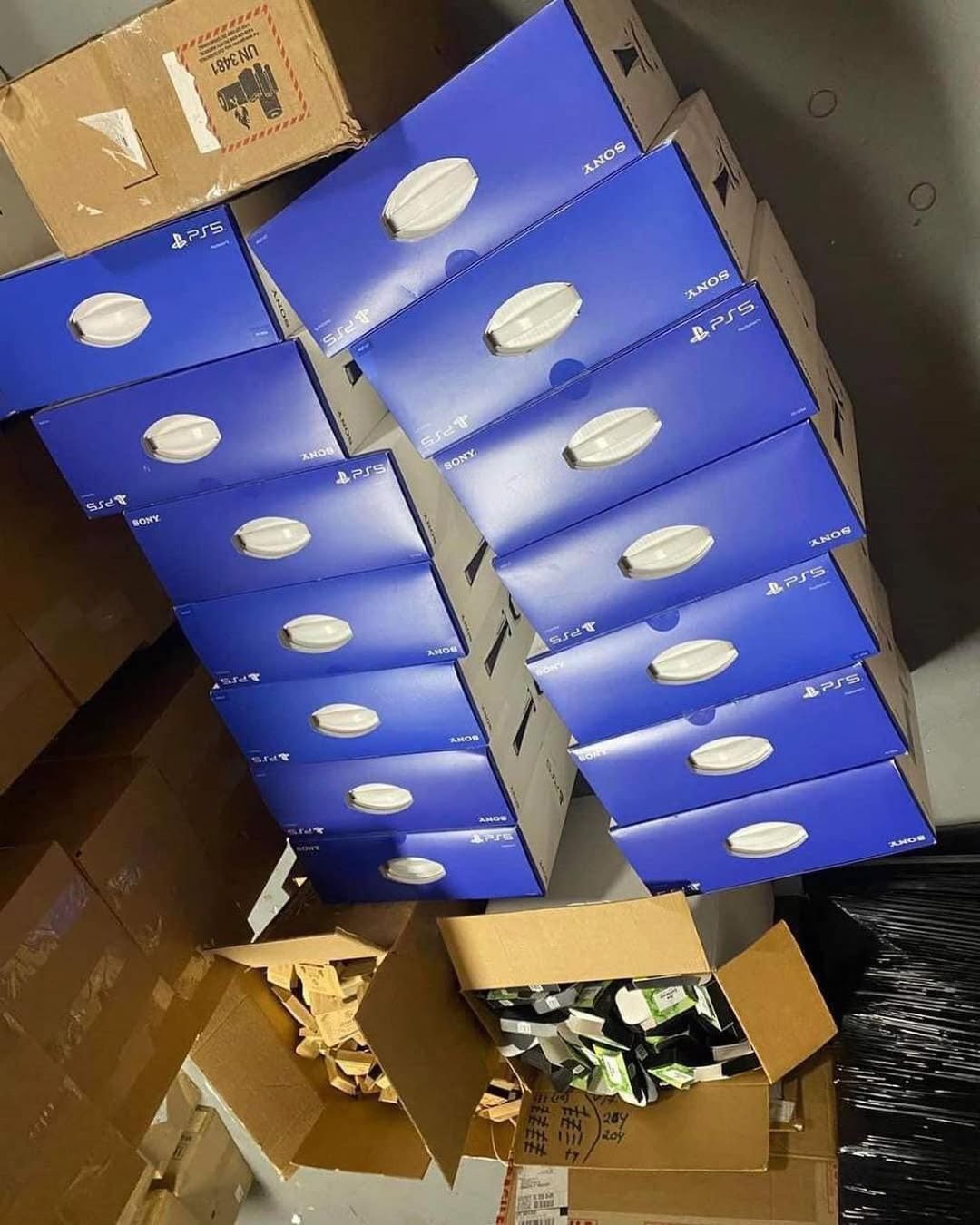 PS5 and video disc - Image 4